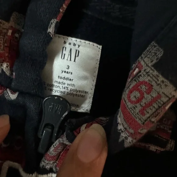 Gap hoodie with zipper toddler size 3t - Picture 4 of 6